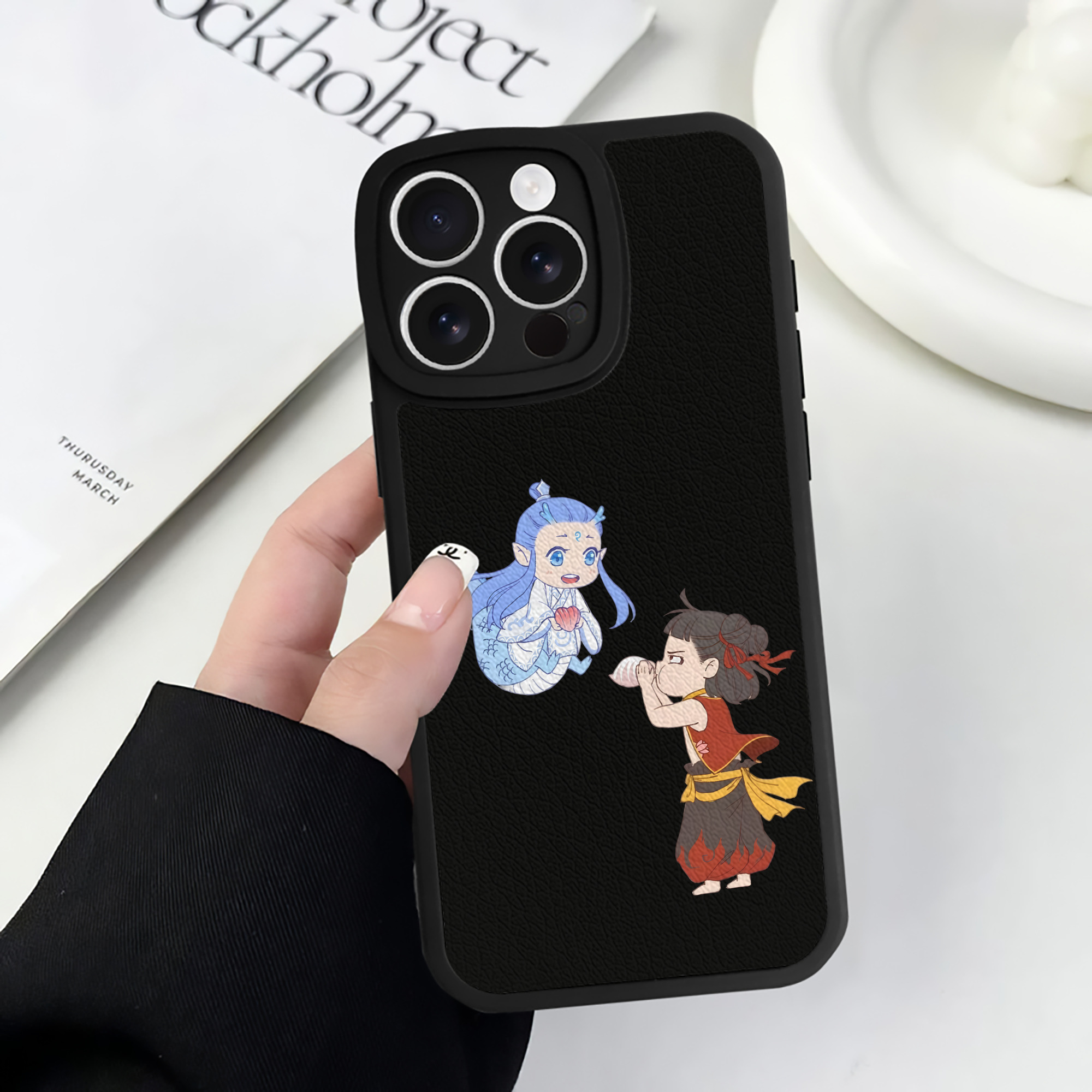 （画像用） Ne Zha 2 ナタ 魔童の大暴れ 【iPhone 16シリーズ対応】シリコンスマホケース（レザー調） 材質：シリコン